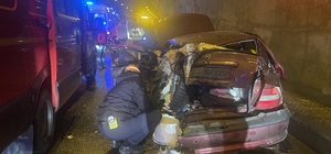 Bolu Dağı Tüneli’nde tırın arızalanan otomobile çarpması sonucu 5 kişi yaralandı