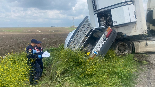 TIR ile kafa kafaya çarpışan otomobilin sürücüsü öldü