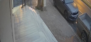 4 araca çarptı, hızını alamayıp markete daldı Ortalığı birbirine katan kazanın ilk anları kamerada