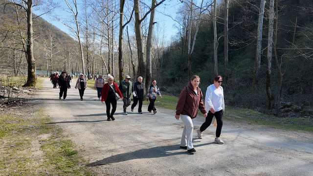 Çınarcıklı kadınlar 7 Nisan Dünya Sağlık Günü'nde doğa ve tarihle buluştu