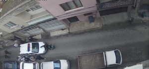 Bursa'da korku filmlerine konu olacak cinayet 40 yılık eşini satırla 15 parçaya bölüp çöp kutularına böyle atmış Satırlı dehşetin faili yaşlı kadın eşinin parçalarını attığı çöp kutularını tek tek gösterdi