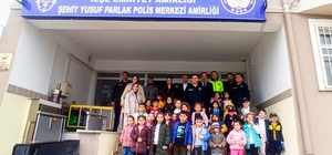 Yeşilyurt'ta anaokulu öğrencilerinden polislere ziyaret