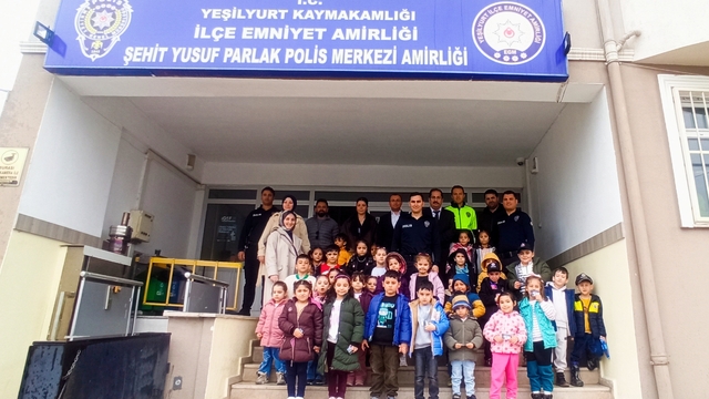 Yeşilyurt'ta anaokulu öğrencilerinden polislere ziyaret