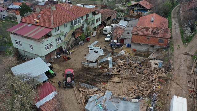 Kastamonu'da çöken ahırda 4 büyükbaş telef oldu