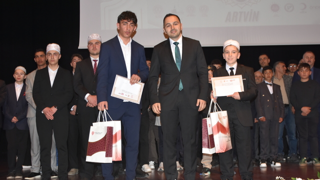 Artvin'de "Genç Bilaller Ezan Okuma Yarışması" bölge finali yapıldı