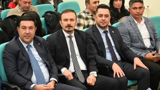 Kars'ta, "Zirvede Kadın" paneli yoğun ilgi gördü