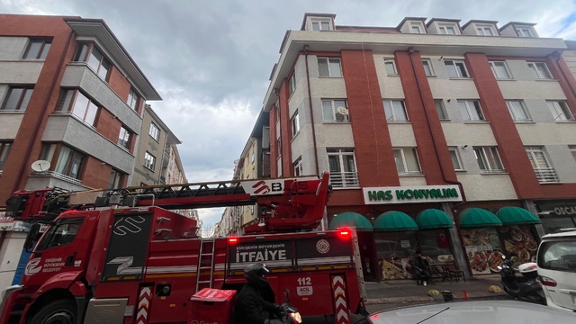 Pide salonunun bacasında çıkan yangın korkuttu