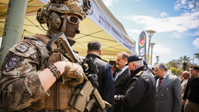 Emniyet teşkilatı Aydın'da gücünü sahada gösterdi