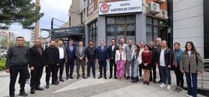 Yerel yöneticiler, gazetecilerle bir araya gelerek 69. yıl coşkusunu paylaştı