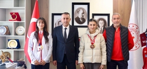 Milli boksörlerden İl Müdürü Dorul’a ziyaret