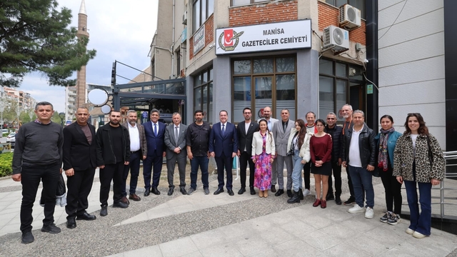 Yerel yöneticiler, gazetecilerle bir araya gelerek 69. yıl coşkusunu paylaştı