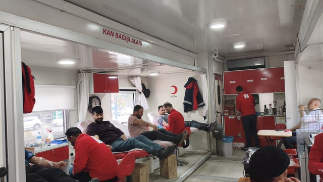 Kızılay'ın Ahlat'taki kan bağışına vatandaşlardan yoğun ilgi