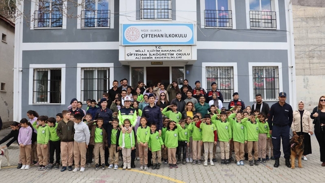 Jandarmadan Niğde'de öğrencilere meslek tanıtımı ve güvenlik eğitimi