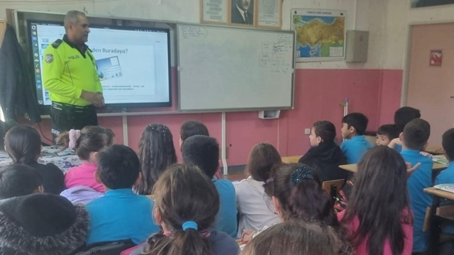 Niğde'de narkotik ekiplerinden vatandaşlara bilgilendirme