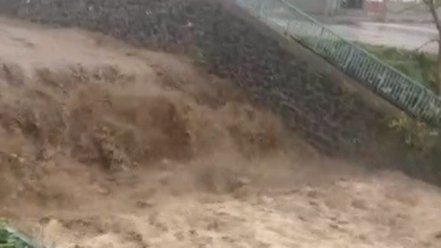 Osmaniye'de yağış felaketi: Yollar kapandı, ulaşım aksadı