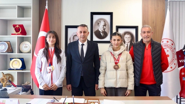 Milli boksörlerden İl Müdürü Dorul'a ziyaret