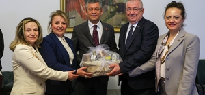 Başkan Ertaş ve Edremit heyeti CHP Lideri Özgür Özel ile buluştu