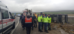 Aksaray'da tur otobüsü devrildi: 20 yaralı