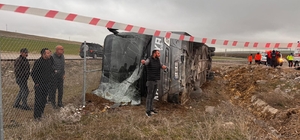 Aksaray'da tur otobüsünün devrilmesi sonucu 15 kişi yaralandı