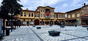 Veli Paşa Hanı önündeki meydanın ismi resmileşti