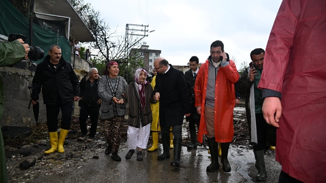 Osmaniye Valisi Serdengeçti, selden etkilenen Kadirli ilçesinde incelemelerde bulundu