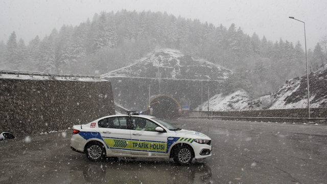 Sinop'un yüksek kesimlerinde kar yağışı görüldü