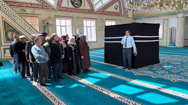 Selendi'de hacı adaylarına eğitim semineri