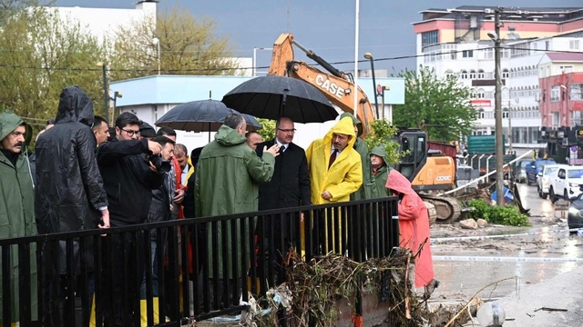 Osmaniye'de sel alarmı: 251 araç, bin 93 personel görevde