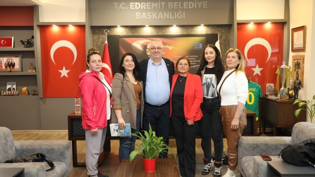 Başkan Mehmet Ertaş hayvanseverlerle bir araya geldi
Başkan Ertaş, "Can dostlarımızın yaşam hakkı ortak sorumluluğumuz"