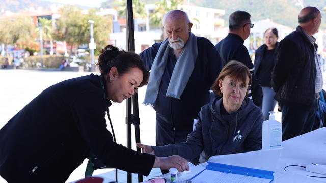 Marmaris'te vatandaşlara ücretsiz sağlık taraması ve danışmanlık hizmeti verildi