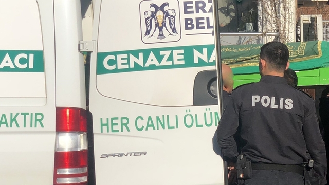 Aile faciasında hayatını kaybeden anne ve oğul Kemah'ta toprağa verilecek