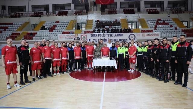 Sivas'ta şehitler anısına futbol müsabakası düzenlendi
