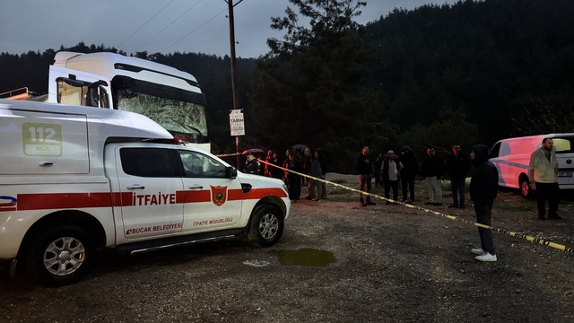 GÜNCELLEME - Burdur'da minibüsle tırın çarpışması sonucu 7 kişi öldü, 3 kişi yaralandı