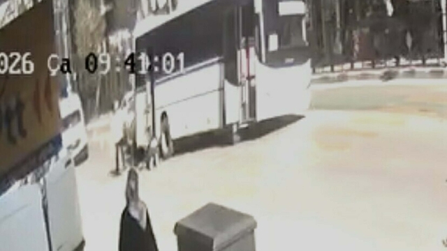 Kriko kaydı, tamir etmeye çalıştığı minibüsün altında kalıp, yaralandı