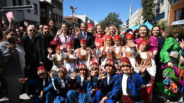 Edirne'de Dünya Romanlar Günü'nde renkli görüntüler