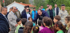 Datça’da öğrenciler fidan dikti