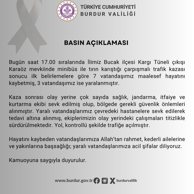 Antalya'da TIR ile minibüs çarpıştı: 7 ölü, 7 yaralı (3)