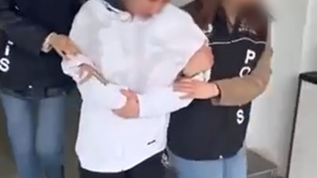 Bursa'da hırsızlık suçundan 108 yıl hapis cezası bulunan firari kadın yakalandı