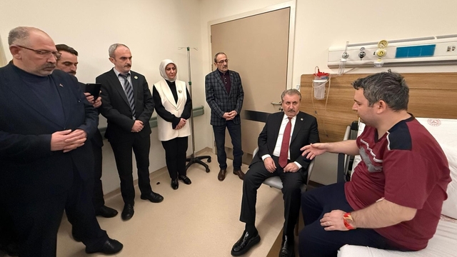 Destici, kaza geçiren Kaymakam Kurt'u hastanede ziyaret etti