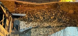 Erzurum İspir'de seyir terasının alt kısmında heyelan meydana geldi