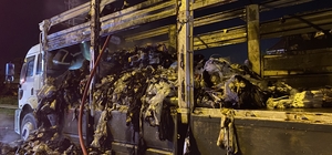 TEM otoyolunda tekstil yüklü kamyon alev aldı Kamyonun dorsesi alev alev yandı: Malzemeler kül oldu