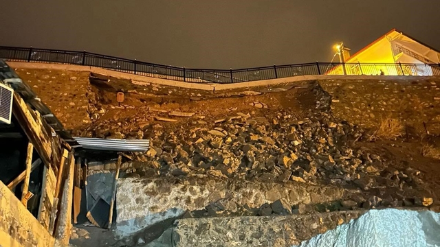 İspir'de heyelan: 2 konut boşaltıldı