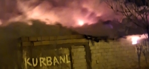 Kayseri’de müstakil ev ve ahırda çıkan yangın söndürüldü