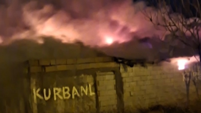 Kayseri'de müstakil ev ve ahırda çıkan yangın söndürüldü