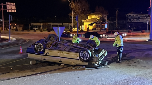 Çorum'da iki otomobil çarpıştı: 1 yaralı