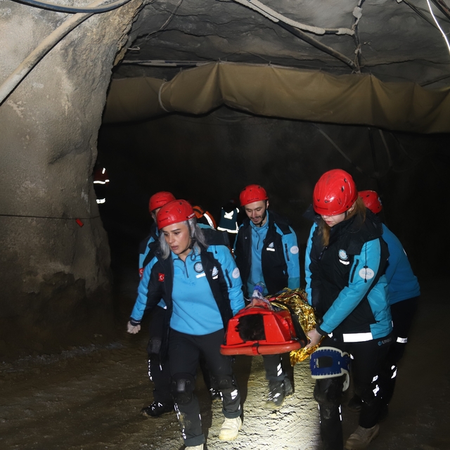 Maden ocağındaki göçük tatbikatı gerçeği aratmadı