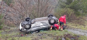 Bursa'da devrilen otomobildeki 3 kişi yaralandı