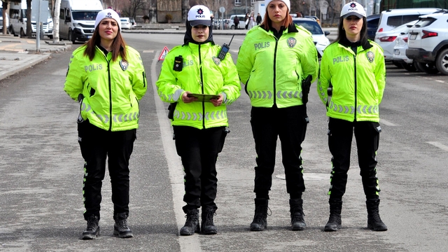 Kars trafiği, kadın polislere emanet