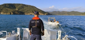 Fethiye açıklarında sürüklenen tekneyi Sahil Güvenlik kurtardı