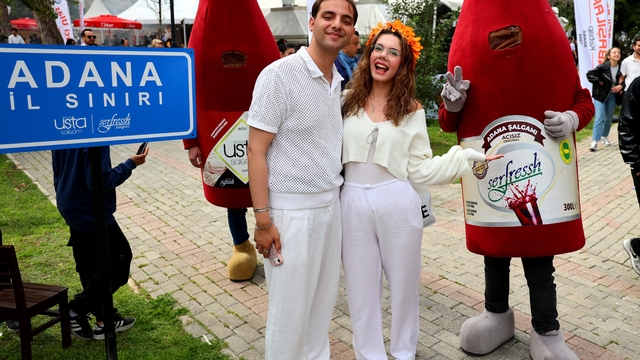 Adana'nın tescilli lezzeti şalgam, karnavalın gözdesi oldu